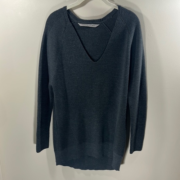 Athleta Dark Gray V-Neck Sweater Size Small Oversized - Picture 1 of 11